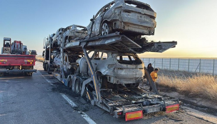 Sıfır kilometre araçlar alev alev yandı
