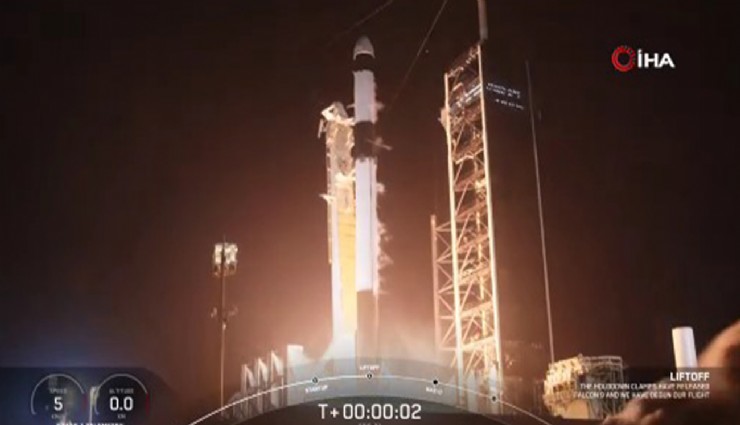 Uluslararası Uzay İstasyonu'na malzeme taşıyan SpaceX uzay aracı yörüngeye fırlatıldı