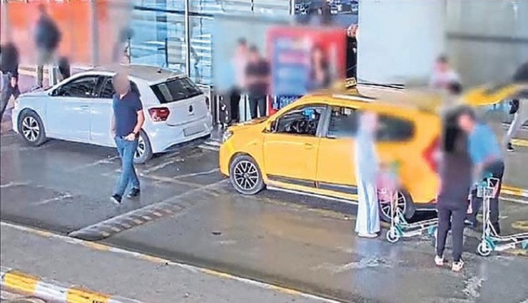 Ünlü Kuyumcunun eşi ve baldızı İzmir'de: Vücutlarına sarılı külçe altınlarla geldiler