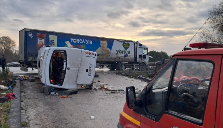 Balıkesir’den bir kötü haber daha: Okul servisi ve tırın çarpışması sonucu 8 öğrenci ağır yaralandı