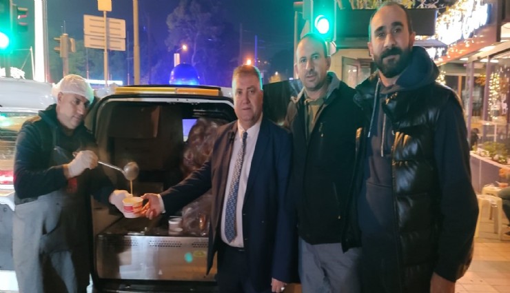 Başkan Özkan taksicilerin içini ısıttı: Sıcak çorba ikram edildi