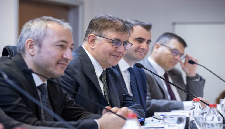 Başkan Tugay Aliağa’da muhtarlarla buluştu: Kreş açarak fiyatları düşürmeye devam edeceğiz