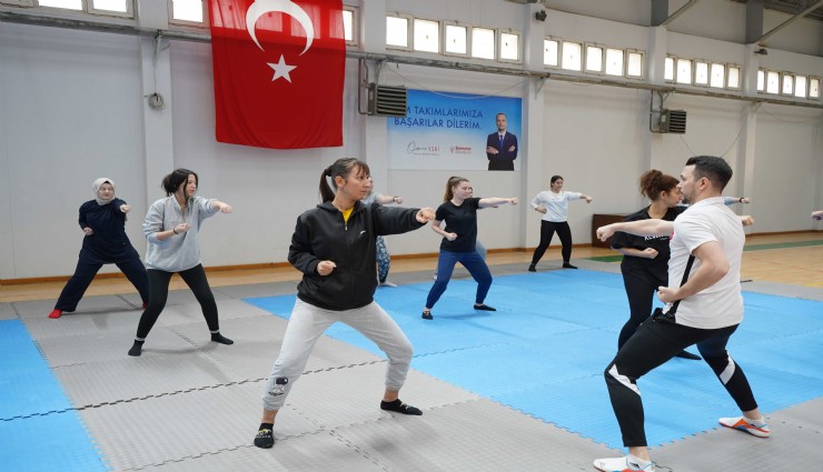 Bornova'da kadınlara savunma eğitimi