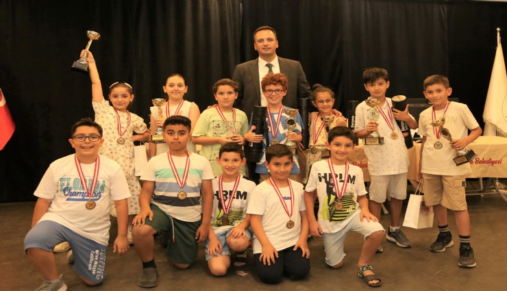 Bornovalı miniklerden Yeni Yıl hamleleri