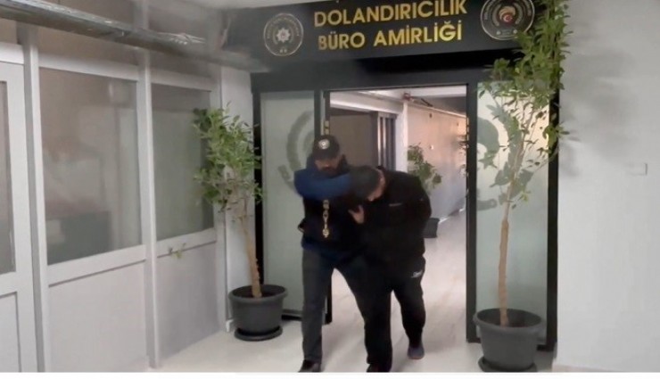 İzmir'de bankacıyız diyerek bilgileri alıp dolandırıyorlardı: 3 şüpheli gözaltına alındı