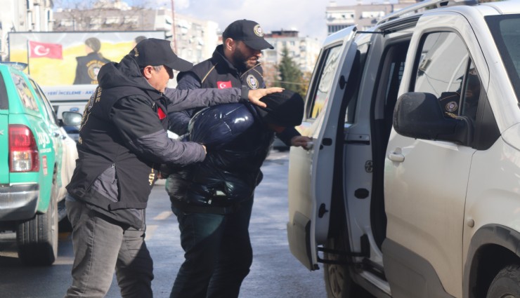 İzmir'de duvarı kırıp komşusunun eşyalarını çalmıştı adamın ilginç savunması şaşırttı: 