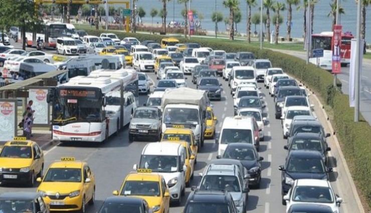 İzmir'de trafiğe kayıtlı araç sayısı Kasım ayı sonu itibarıyla 1 milyon 939 bin 633 oldu