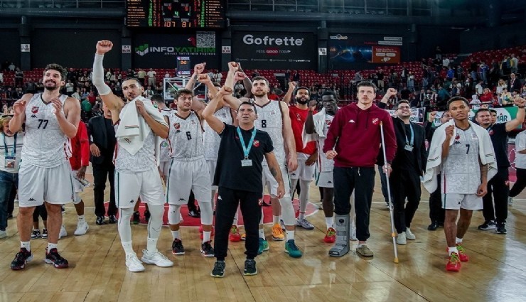 Karşıyaka Basket, iç sahadaki 6 maçının 5’inde 100 sayı attı