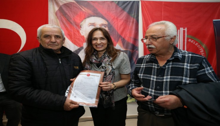 Karşıyaka Belediyesinden kent dönüşümünde yeni hamle: 700 vatandaş tapularına kavuştu
