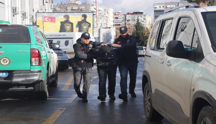 Komşusunun duvarını kırıp hırsızlık yapmıştı: Çeyiz çalan hırsız komşu tutuklandı