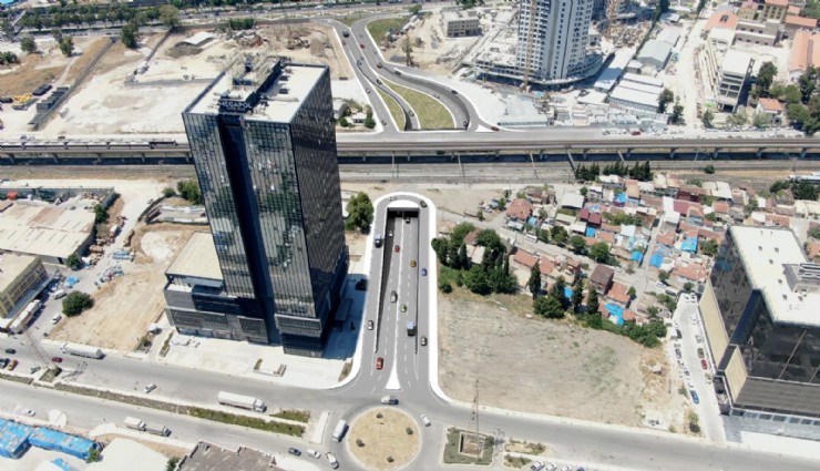 Konak’ın iki yakası Mürselpaşa Karayolu Alt Geçidi ile birleşiyor
