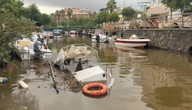 Marmaris felaketi yaşadı: Metrekareye 170 kg yağış düştü, balıkçı tekneleri batmaya başladı