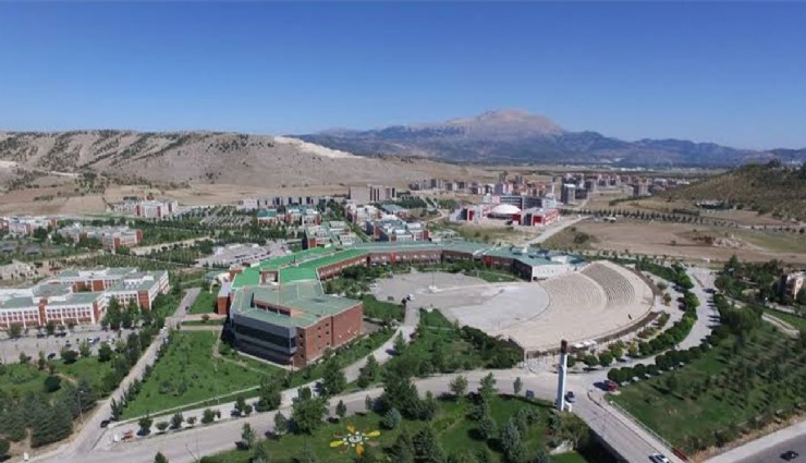 Süleyman Demirel Üniversitesi’nde korkutan olay: Plastik tavandan düşen öğrenci ağır yaralandı