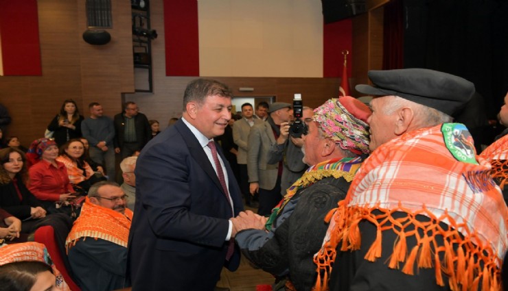 Başkan Tugay: Bundan sonraki türküleriniz inşallah dertli değil hep neşeli olsun