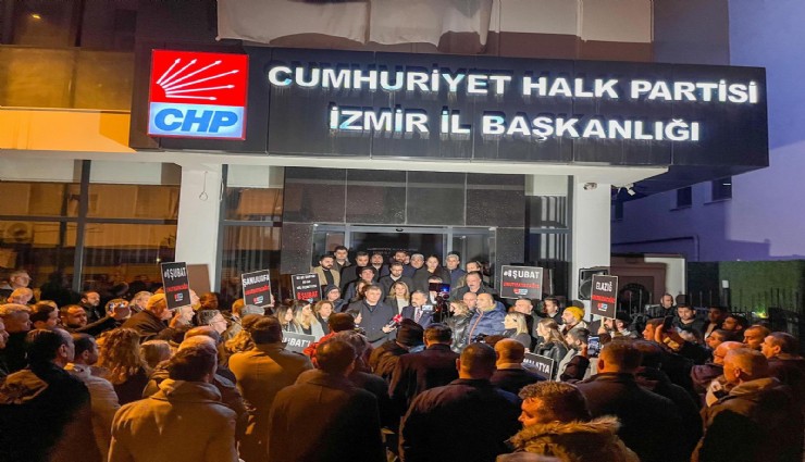 CHP İzmir 6 Şubat'ı andı: 4.17'de saygı duruşunda bulundular