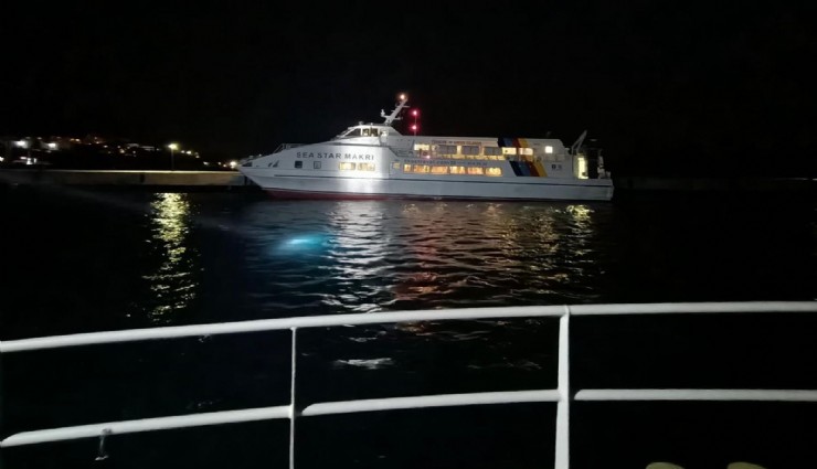Feribot arızalandı: denizin ortasında mahsur kaldılar