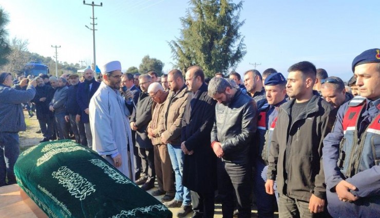 İzmir'de öldürülen taksici Oğuz Erge, son yolculuğuna uğurlandı