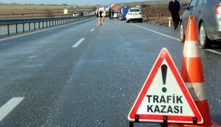 Yolcu otobüsü otomobille çarpıştı: 1 can kaybı, 3 yaralı