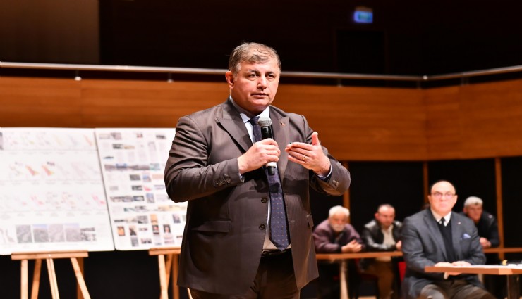 Başkan Tugay: Deprem bölgesinde insanlar hala konteynerde, çadırda. Madem paranız var oralara sosyal konut yapsanıza