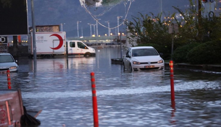 Hatay'da sağanak ve fırtına