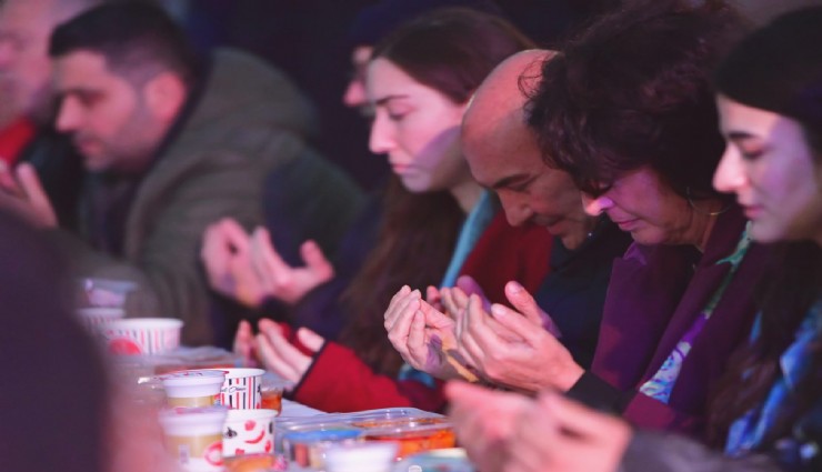 İzmir büyük iftar sofrasında buluştu
