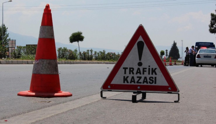 İzmir'deki kazada 1'i çocuk 3 yaralı