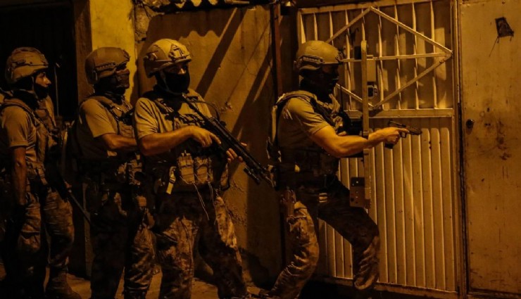 İzmir merkezli 3 ilde ''MAHZEN-13'' Operasyonu: 25 şüpheli yakalandı