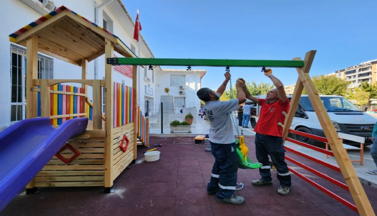Karşıyaka’da ahşap atölyesi fabrika gibi çalışıyor
