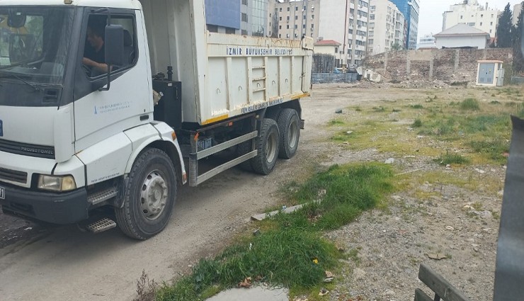 Şehir Plancıları Odasından İzmir’in göbeğindeki Zorlu Gökdelen ile ilgili açıklama: İzmir Büyükşehir Belediyesinin makineleri o alanda ne yapıyor?