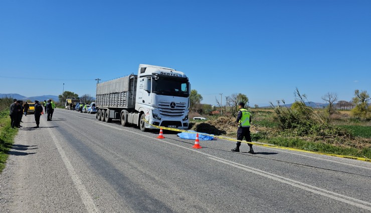Tire'de korkunç kaza: Tırın altında kalan emekli polis hayatını kaybetti
