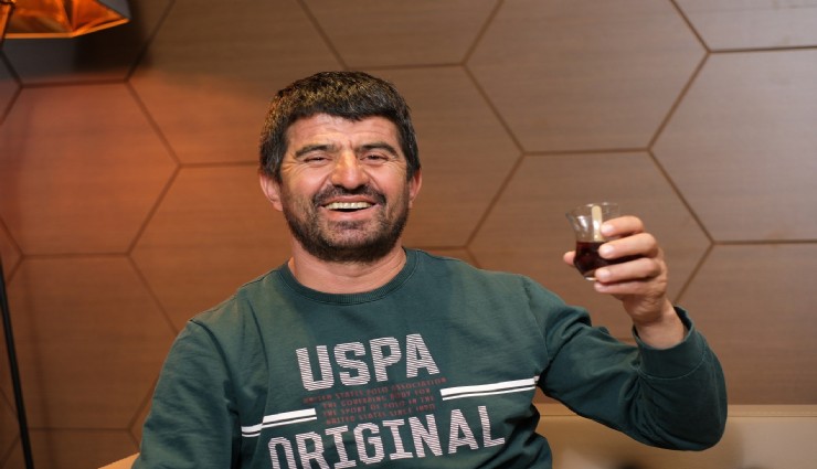Yıllar sonra ilk kez kendi başına çay içebildi