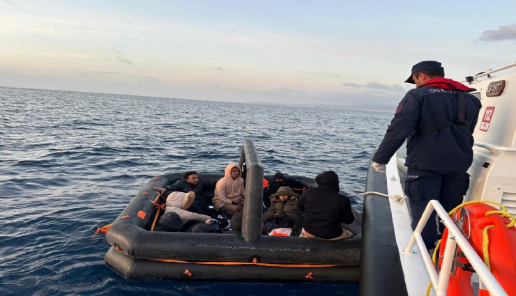 Yunanistan'ın ittiği düzensiz göçmenlere Türkiye'den yardım eli