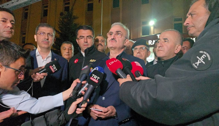 Bakan Yardımcısının basın açıklaması sırasında deprem oldu