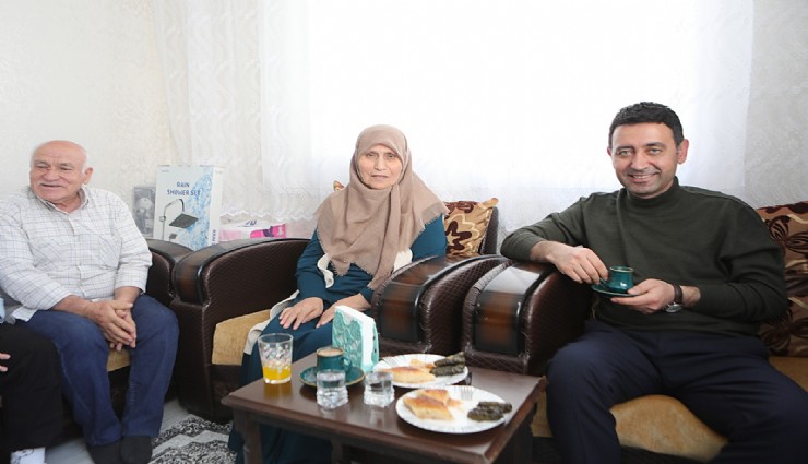 Başkan Önal seçimden önce verdiği sözü Bayram’da tuttu: Bilgi teyzeyle buluştu