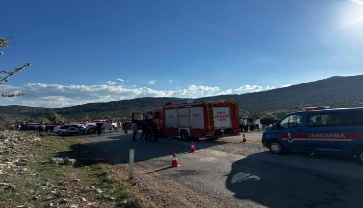 Bayram ziyaretinde büyük acı:  İki araç çarpıştı, 2 can kaybı 4 yaralı