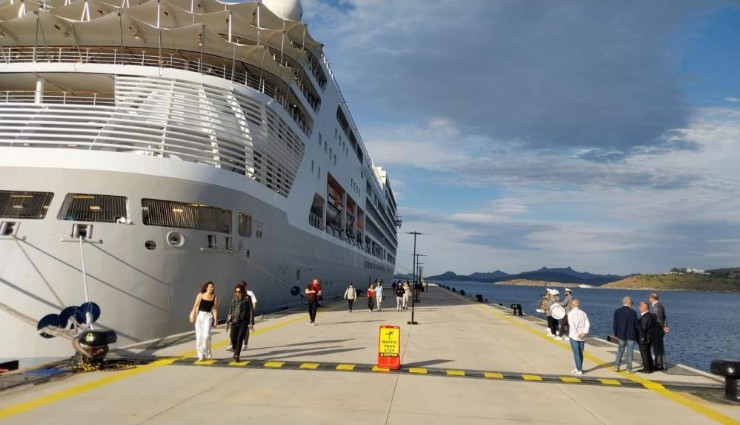 Bodrum'a sezonun ilk kruvaziyer gemisi geldi