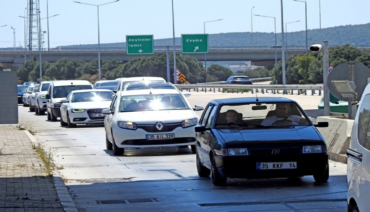 Çeşme'ye bayramda giriş yapan araç sayısı 98 bin 117 oldu