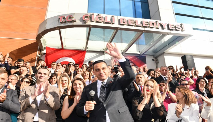 Çiğli Belediye Başkanı Onur Emrah Yıldız; Kuvva bire inmedikçe, umut vardır.