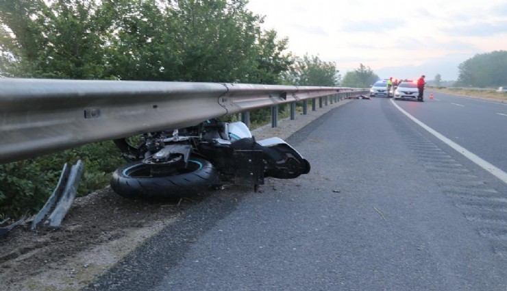 Denizli'de bariyerlere çarparak savrulan motosiklet sürücüsü hayatını kaybetti