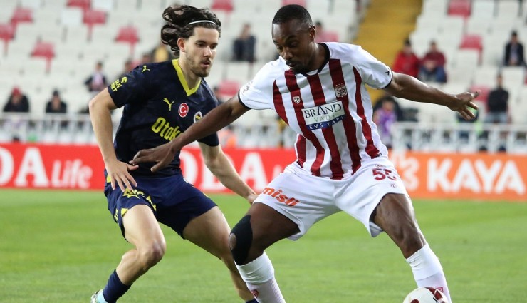 Fenerbahçe şampiyonluk yarışında Galatasaray’ın 4 puan gerisine düştü