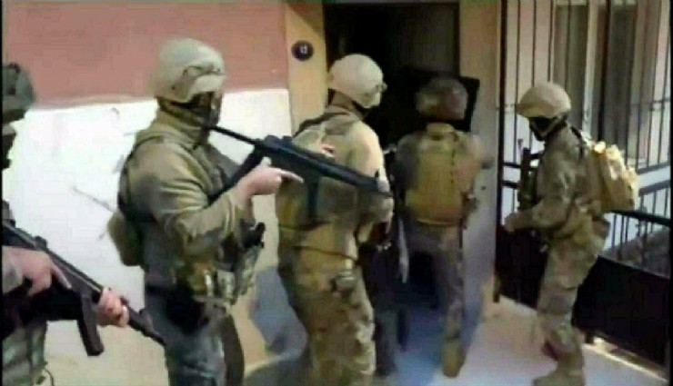 İzmir'de FETÖ'ye 'ByLock' operasyonu: 12 gözaltı