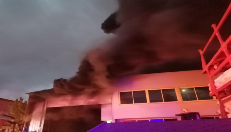 İzmir'de iki ayrı fabrikada yangın