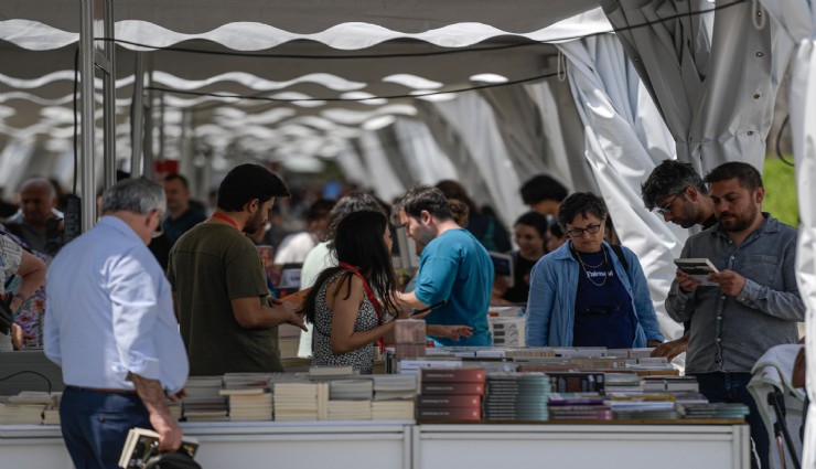 İzmir Kitap Fuarı'na yoğun ilgi