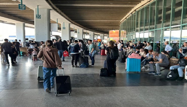 İzmir otogarında bayram yoğunluğu