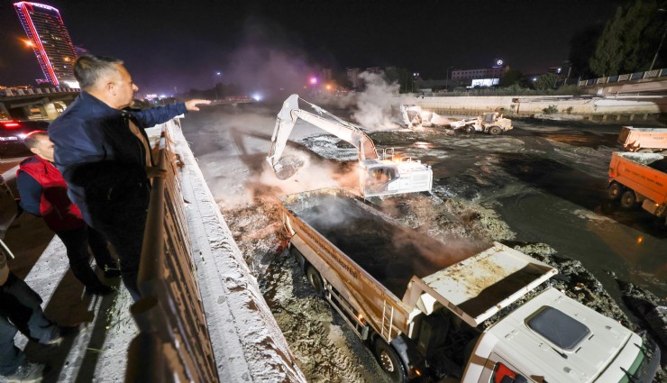 İZSU’dan Meles Çayı ve Arap Deresi’nde gece mesaisi