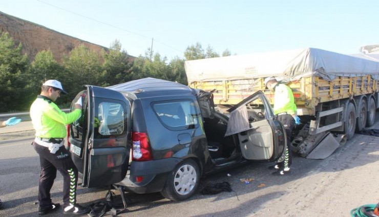 Manisa’da kamyonet tıra arkadan çarptı: 3 ölü, 1 ağır yaralı