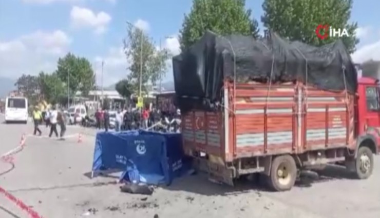 Ödemiş'te korkunç kaza: Kaza yerine gelen polisler, mesai arkadaşlarının cenazesiyle karşılaştı