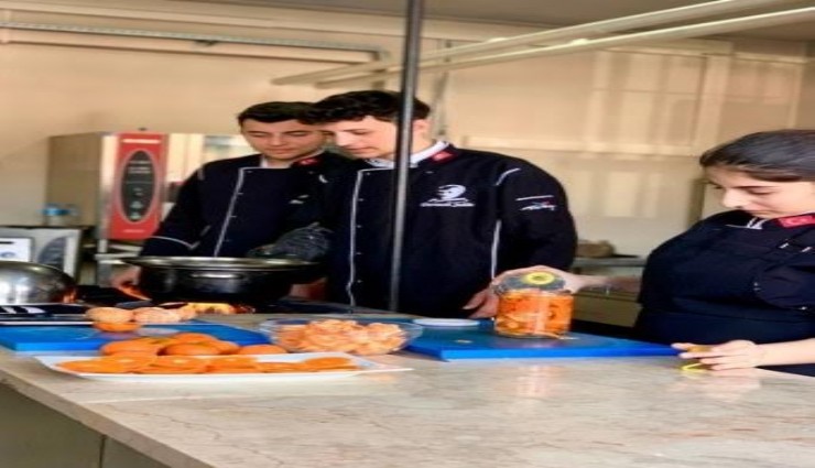 Öğrencilerden ekonomiye destek : Mandalinada geri dönüşüm