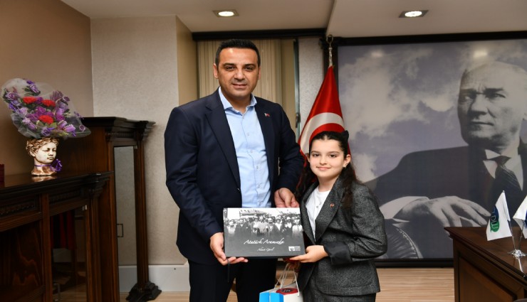 Onur Emrah Yıldız;  Çocukların aydınlık zihinleri rehberimiz olacak