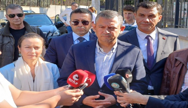 Özgür Özel, Manisa'da ailesinin ve Manisa Tarzanı'nın mezarını ziyaret etti